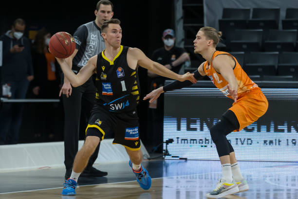 也是一面放 也是一面放